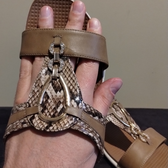 Tan Snake Skin animal print Women's Sandals Crystals Gold Buckle size 10 resort - Picture 4 of 7